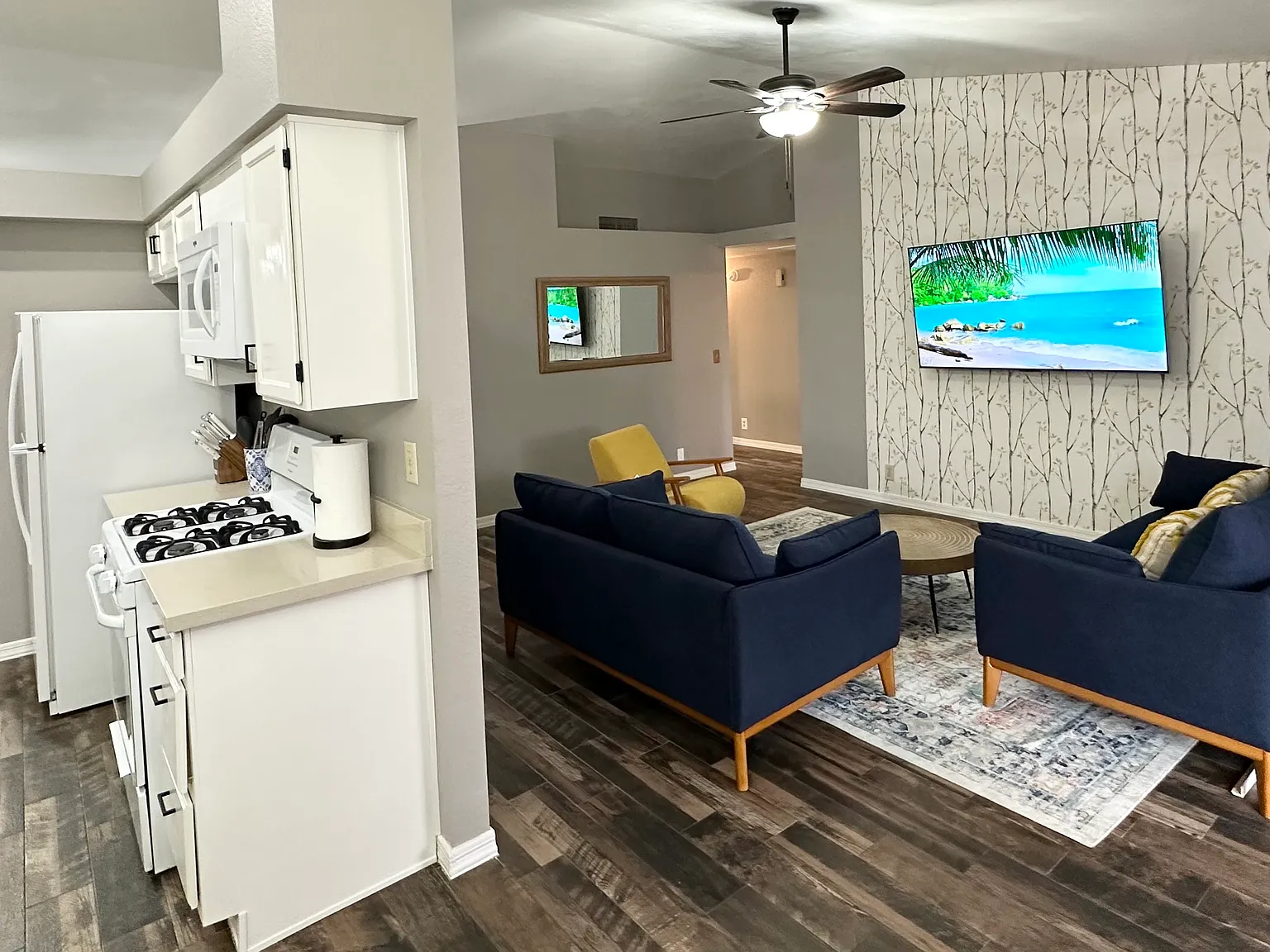 3 bed, 1439 sqft, $2,495 — Photo 2