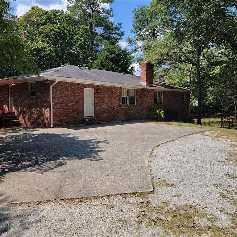 3 bed, 2.0 bath, 2001 sqft, $1,995 — Photo 4