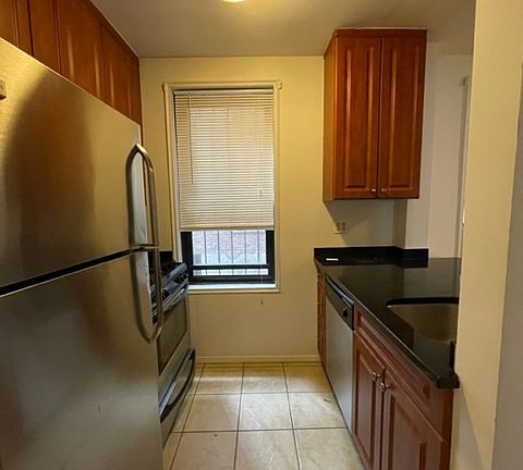 2nd image of 110 Bank St APT 1A