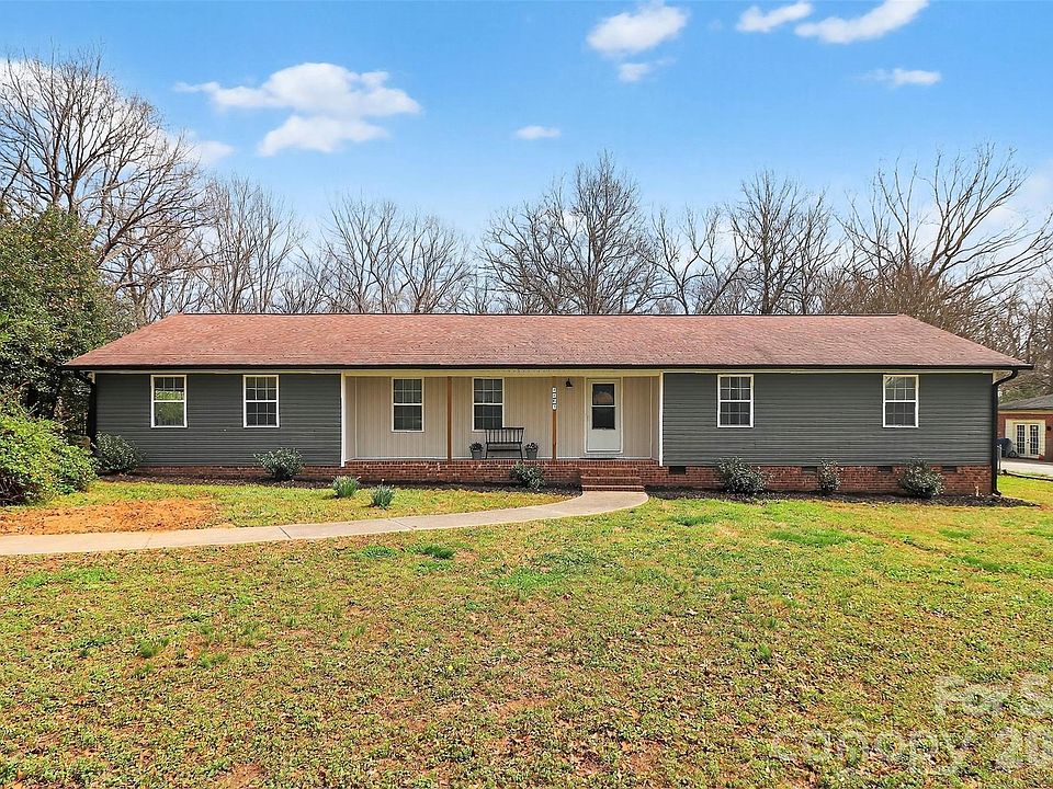 1st image of 1103 White Oaks Cir