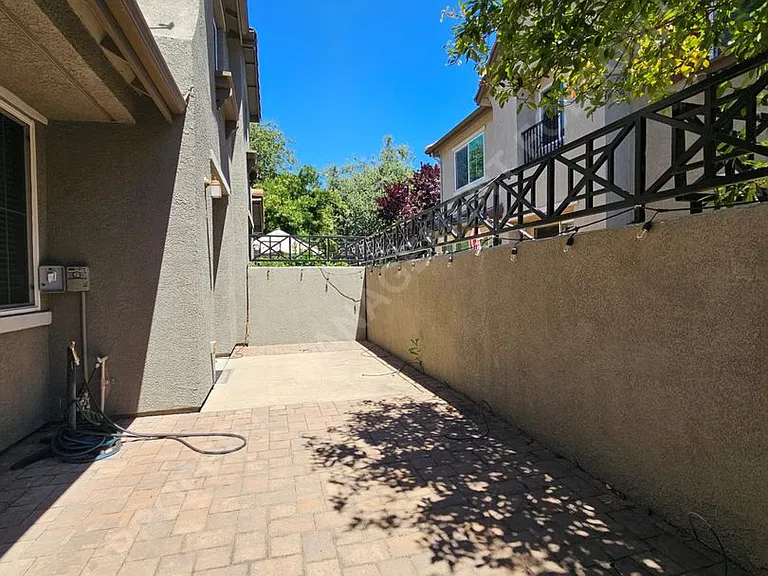 104 Rodin Ln — Photo 25