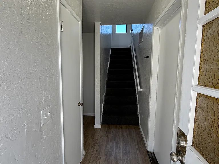 1829 Kinsley St — Photo 38