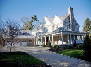 1458 Ridge Rd, Laurel Hollow, NY 11791