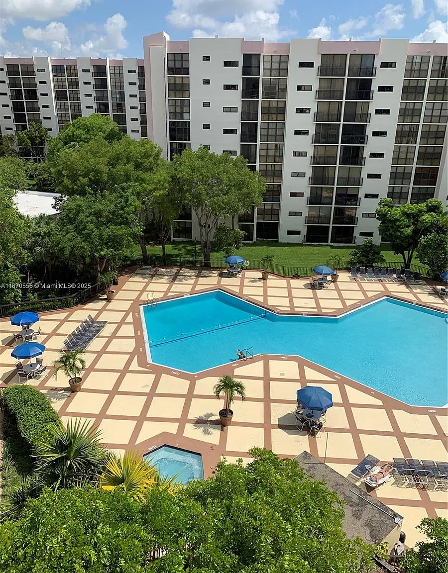 Plaza Of Americas Condo P — Photo 1