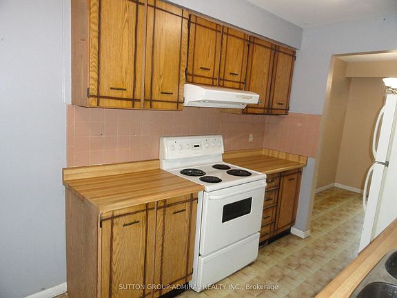 3rd image of 228 Royal Salisbury Way
