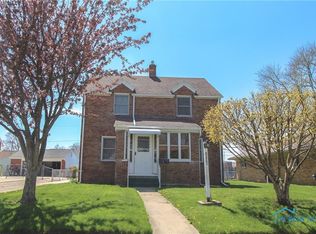 2530 Cawdor Rd, Oregon, OH 43616