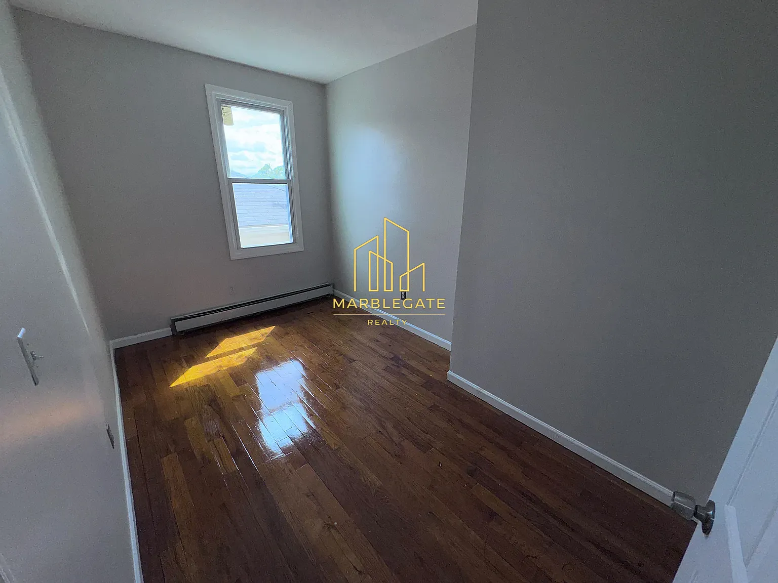 3 bed, 1050 sqft, $1,800 — Photo 4
