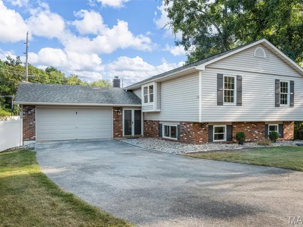 1 Waterbury Ct, Saint Peters, MO 63376