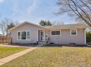 1876 Robert St, Aurora, IL 60506