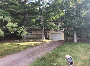 633 North St, Waupaca, WI 54981