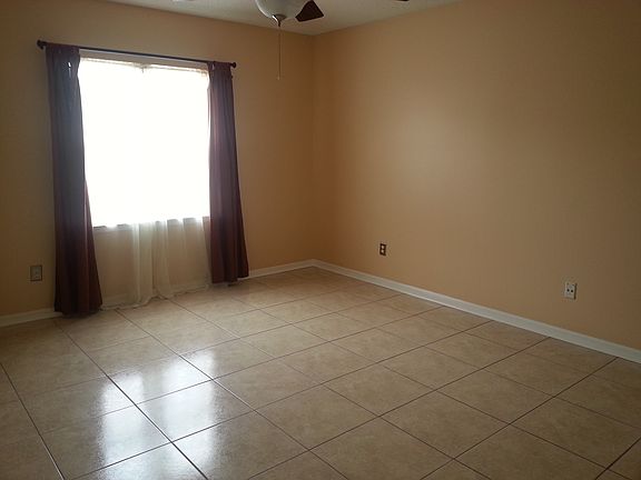 5th image of 2934 Mikris Dr E