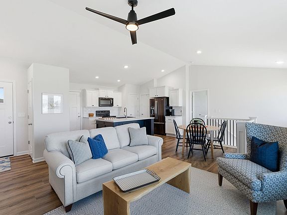 4th image of 1709 N Thoroughbred Cir