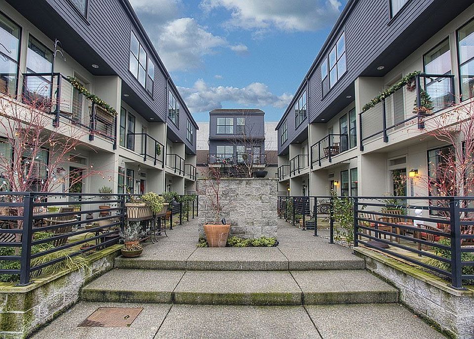 Courtyard from Angeline Street entrance