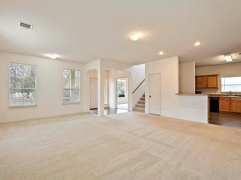 570 Hogan — Photo 5