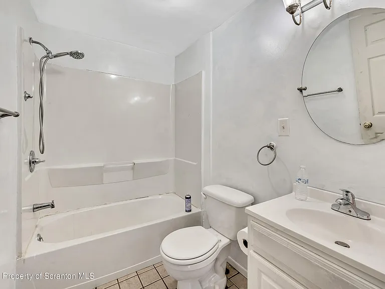 630 E Lackawanna Ave — Photo 12