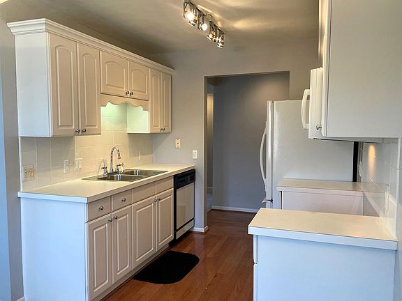 5th image of 9663 Bayview Dr APT 312