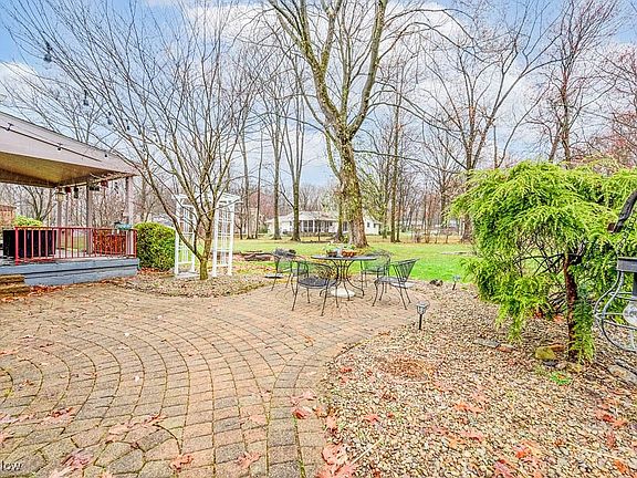 2nd image of 184 Hilltop Blvd