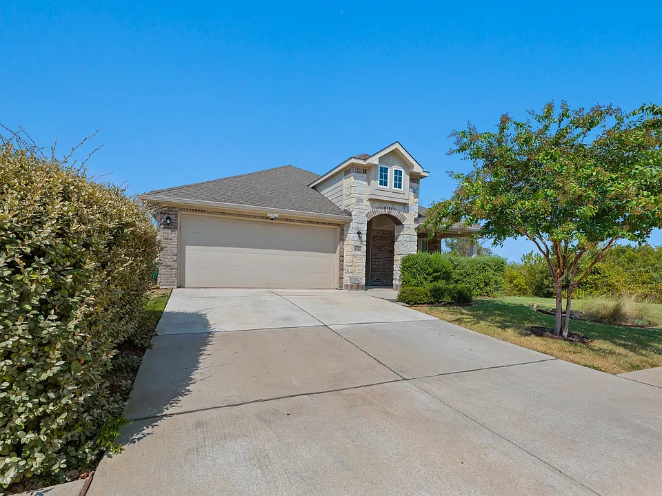 16301 Fetching Ave