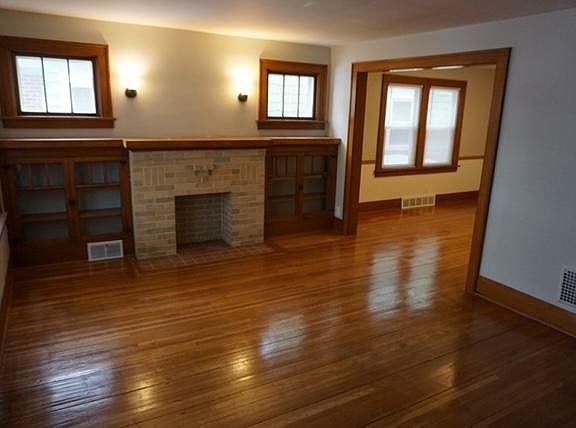 2nd image of 360 Nassau Ave #1
