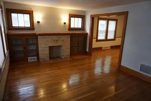 Building Photo - 360 Nassau Ave #1