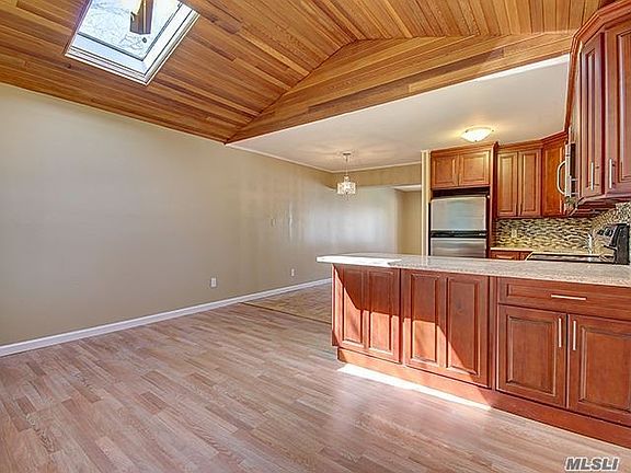 5th image of 77 Wilfred Blvd