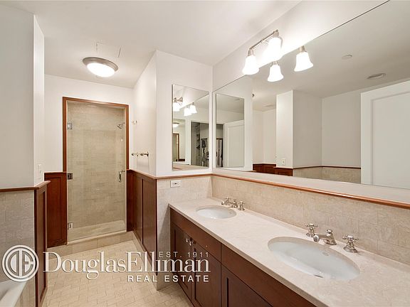 4th image of 18 Leonard St APT 4B