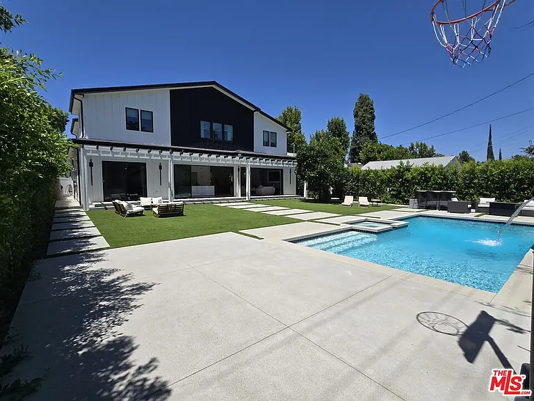5012 Enfield Ave — Photo 23