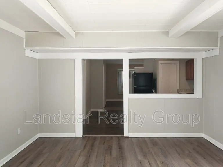 9403 Burgoo King Rd — Photo 32
