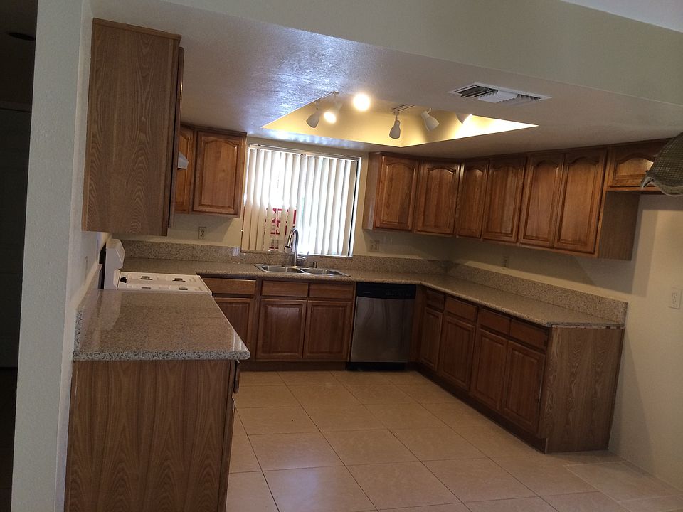 New kitchen, new hood. New sink. New water faucet.