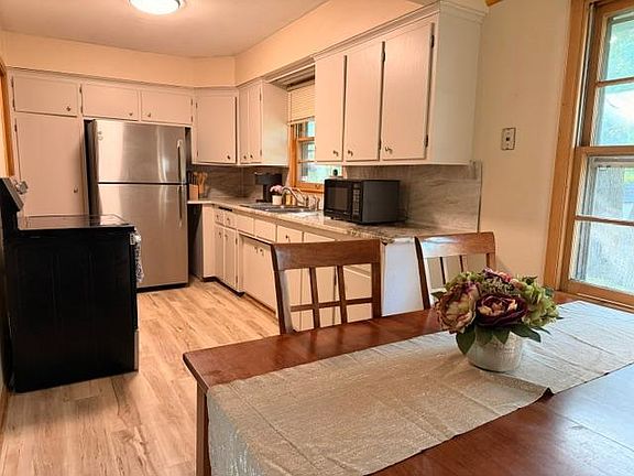 5th image of 841 Moore Lake Dr W