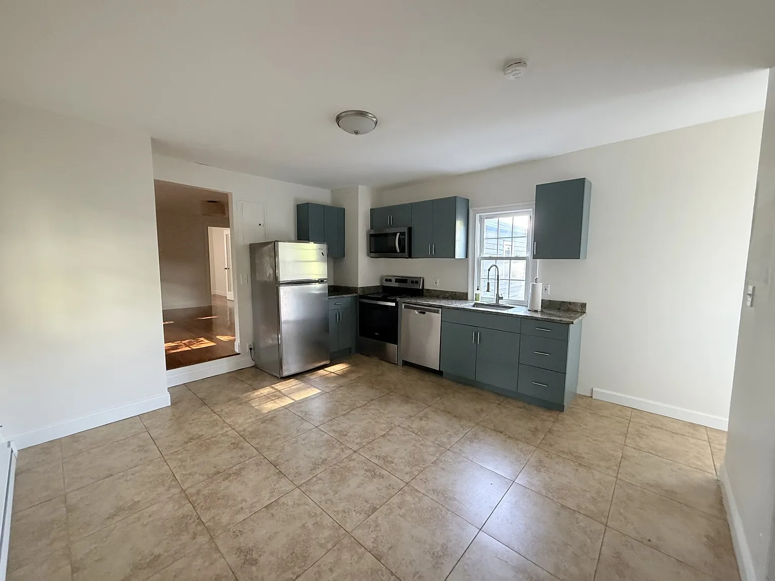 2 bed, 1000 sqft, $3,395 — Photo 4