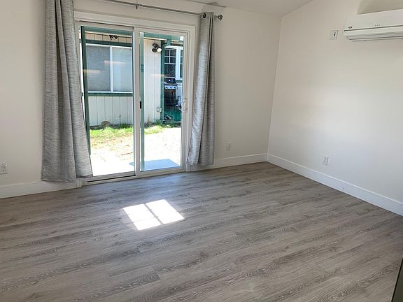 3rd image of 1422 Flora Ave #2