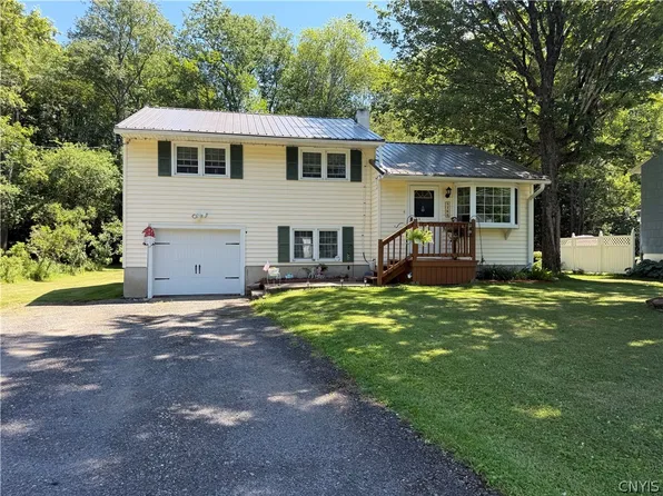 8466 Dawn Dr, Rome, NY 13440