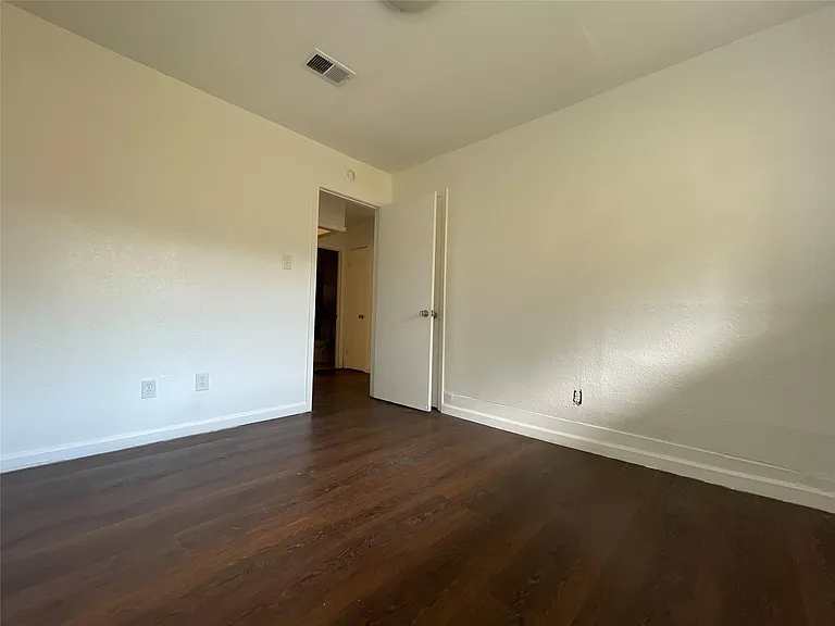 4803 Geraldine St — Photo 18