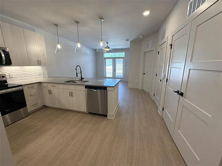 District on the Etowah Apartments — Photo 1131