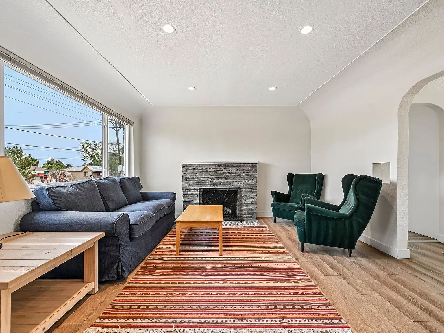 2 bed, 1098 sqft, $2,100 — Photo 3