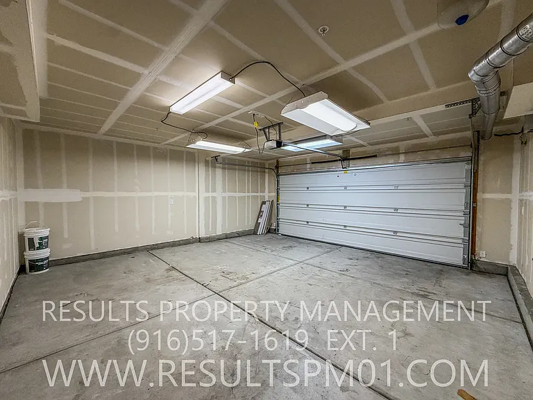 4329 Gentry Way — Photo 45