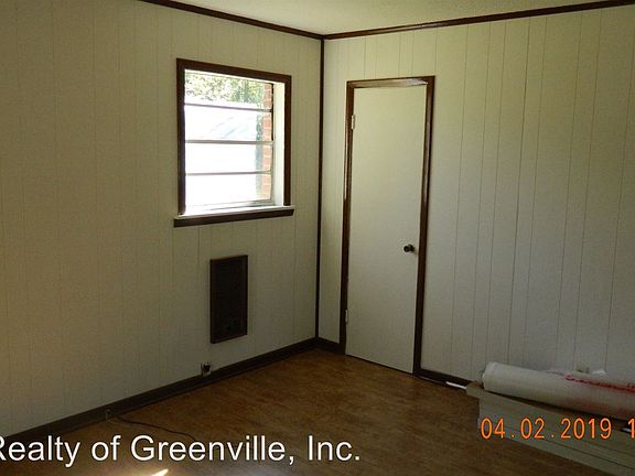 3rd image of 743 Bell Cir