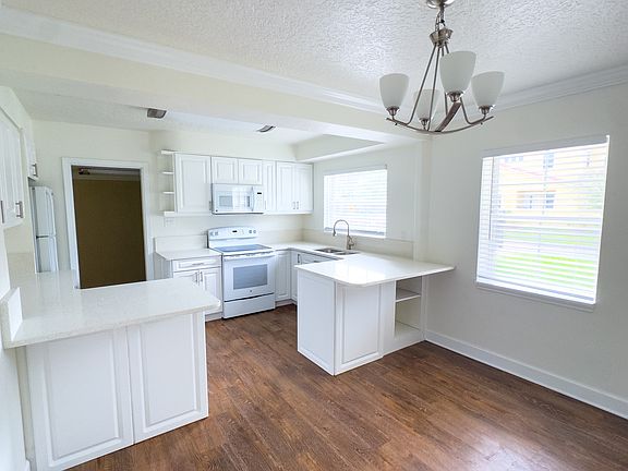 5th image of 1321 Miller Ave