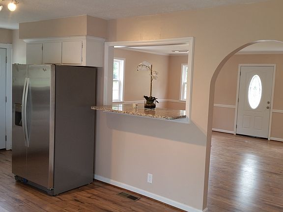 5th image of 2204 Sylvia Rd