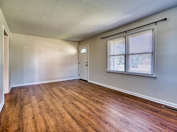 3rd image of 3292 Plano Rd