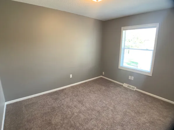 201 SW State St, Ankeny, IA 50023