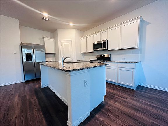 5th image of 5925 Pensby Dr