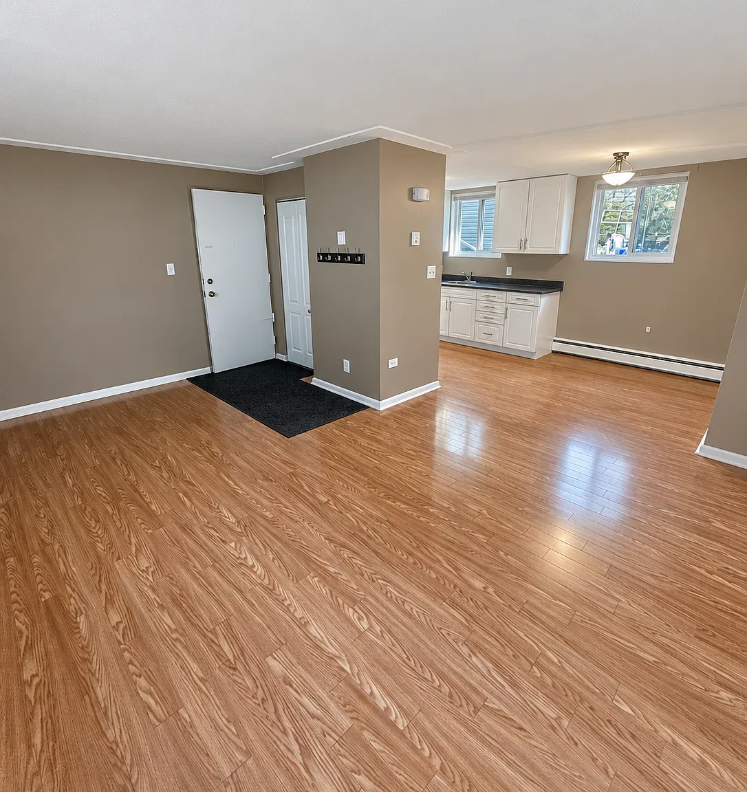 476 Albert Street — Photo 2