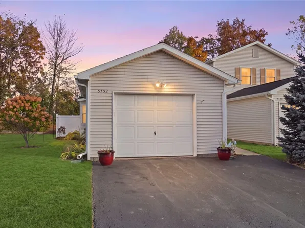 5752 Running Brook Rd, Farmington, NY 14425