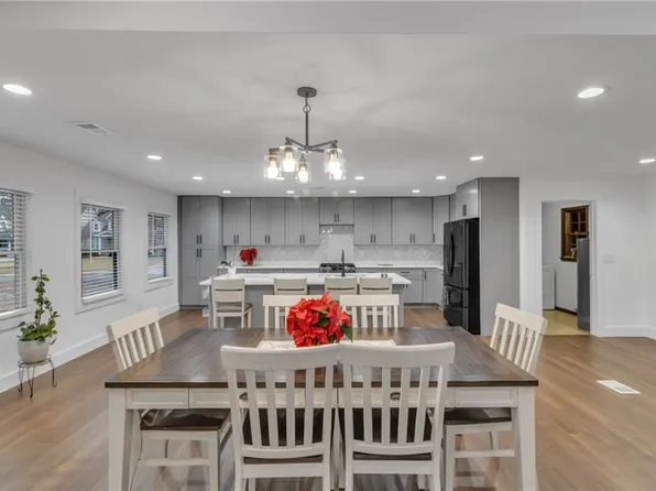 520 Herring Rd, Grayson, GA 30017
