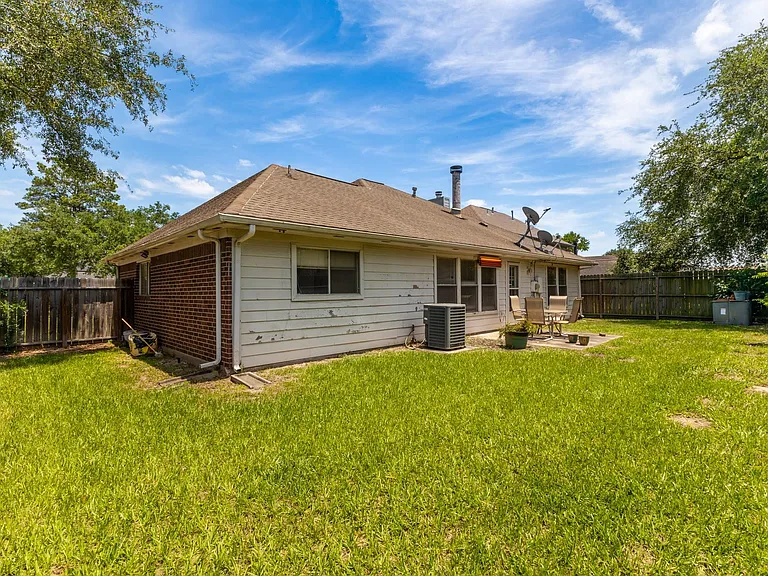 19635 Vernier Woods Ln — Photo 15