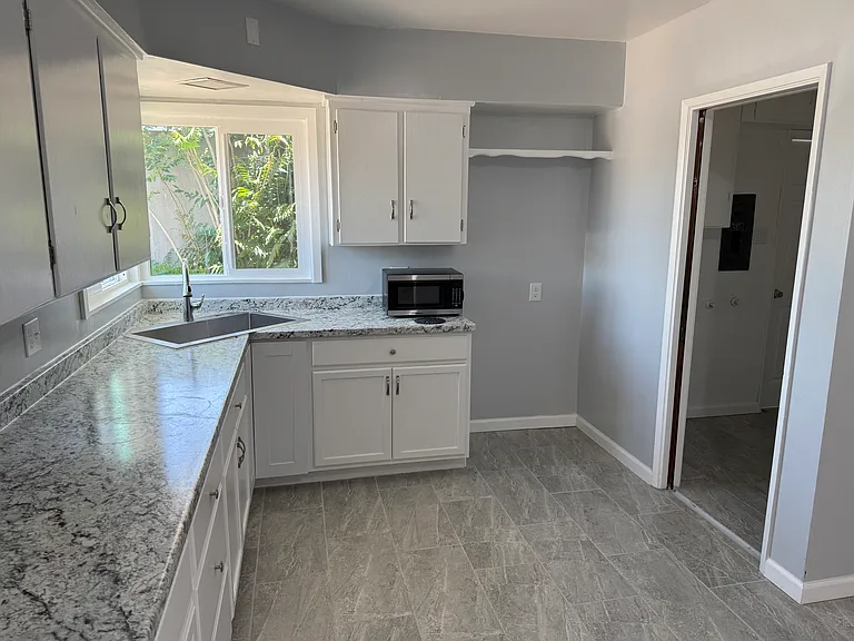 9823 Lombardy Ave — Photo 8