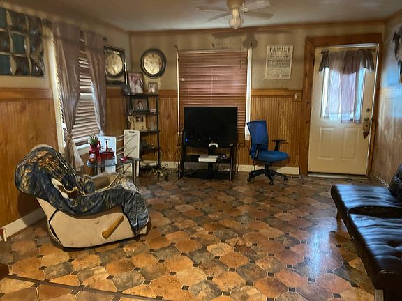 2nd image of 802 Shelby Ave
