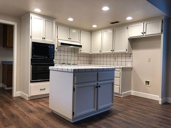 3rd image of 11885 Prospect Hill Dr